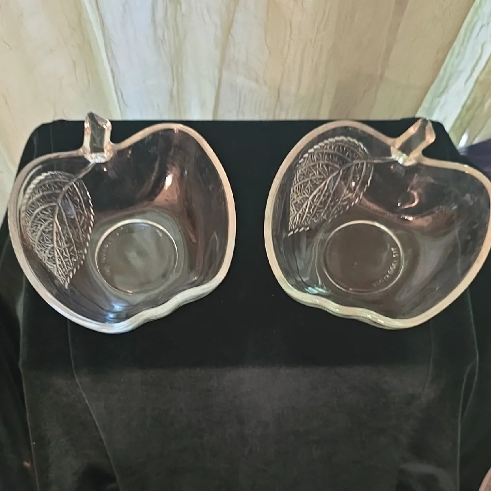 2 vintage KIG Indonesia clear‎ glass apple-shaped Dish embossed Leaf Nut Trinket